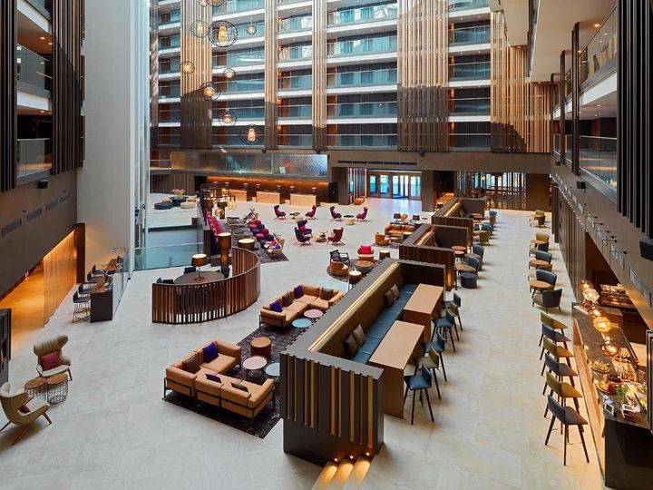Тбилиси: Sheraton Grand Tbilisi Metechi Palace