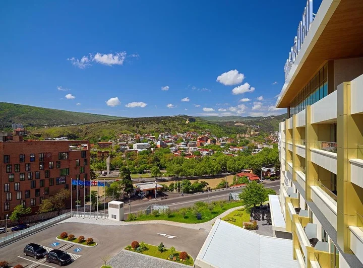 Тбилиси: Sheraton Grand Tbilisi Metechi Palace