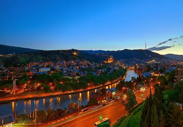 Тбилиси: Sheraton Grand Tbilisi Metechi Palace