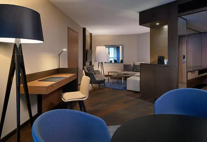 Тбилиси: Sheraton Grand Tbilisi Metechi Palace