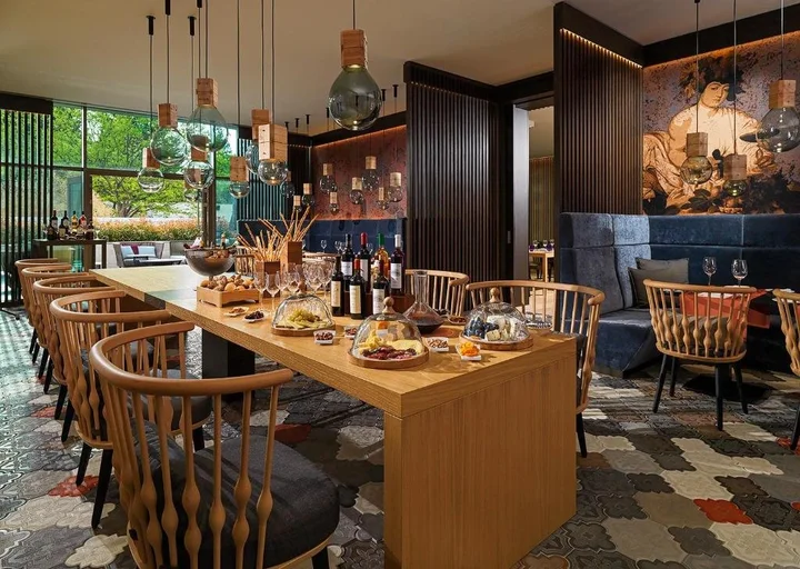 Тбилиси: Sheraton Grand Tbilisi Metechi Palace