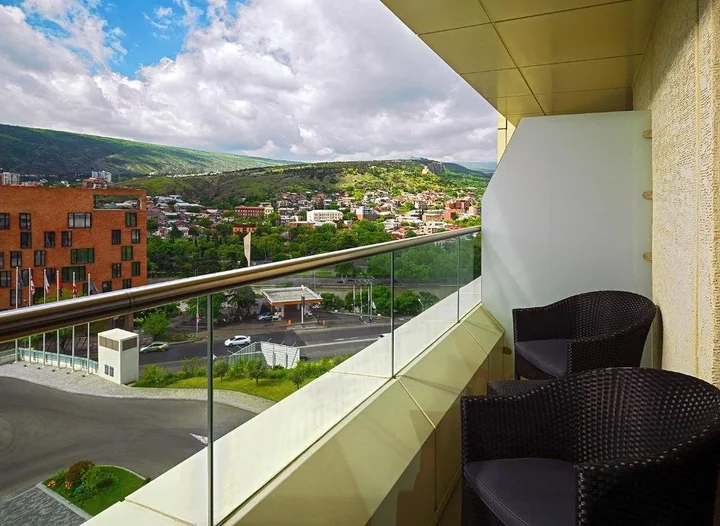 Тбилиси: Sheraton Grand Tbilisi Metechi Palace