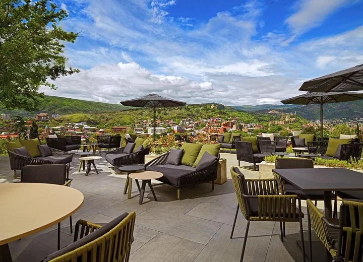 Тбилиси: Sheraton Grand Tbilisi Metechi Palace