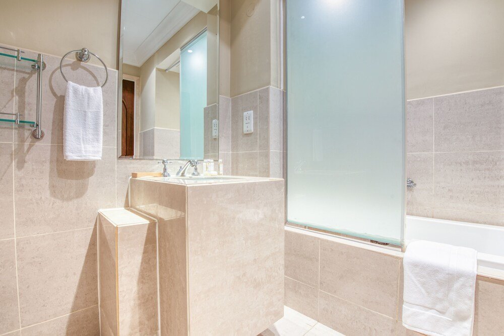 Дубай: Maison Privee - Tasteful Apt cls to Burj Khalifa & Dubai Mall