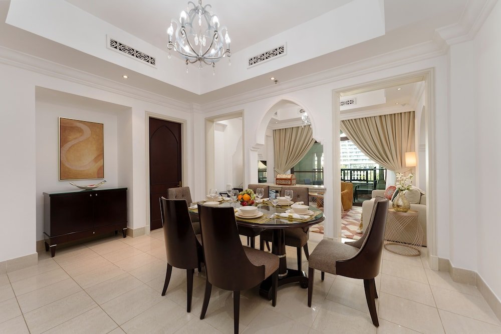 Дубай: Maison Privee - Tasteful Apt cls to Burj Khalifa & Dubai Mall