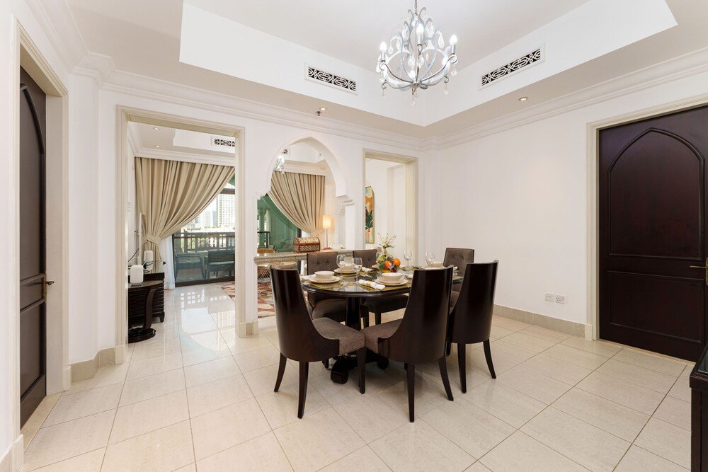 Дубай: Maison Privee - Tasteful Apt cls to Burj Khalifa & Dubai Mall