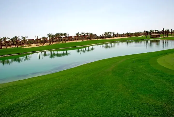 Айн-Сохна: Jaz Little Venice Golf Resort.
