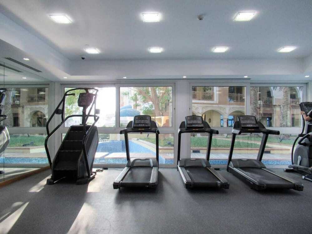 Дубай: Modern and Airy 2BR in Palm Jumeirah