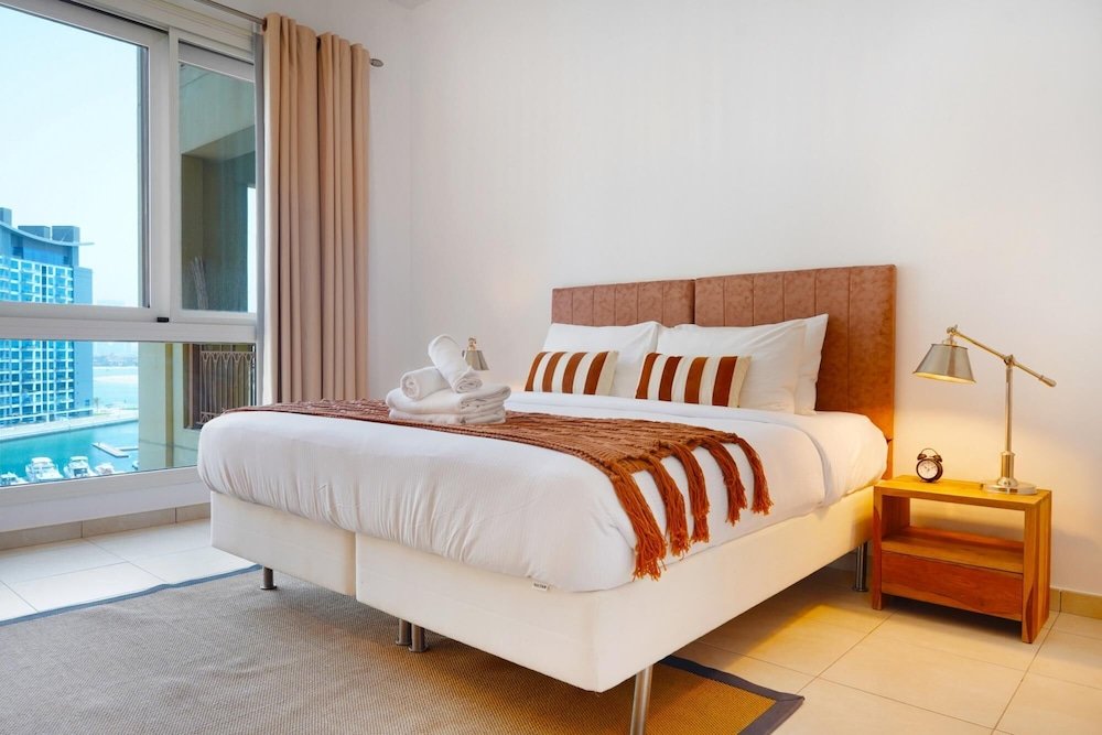 Дубай: Modern and Airy 2BR in Palm Jumeirah