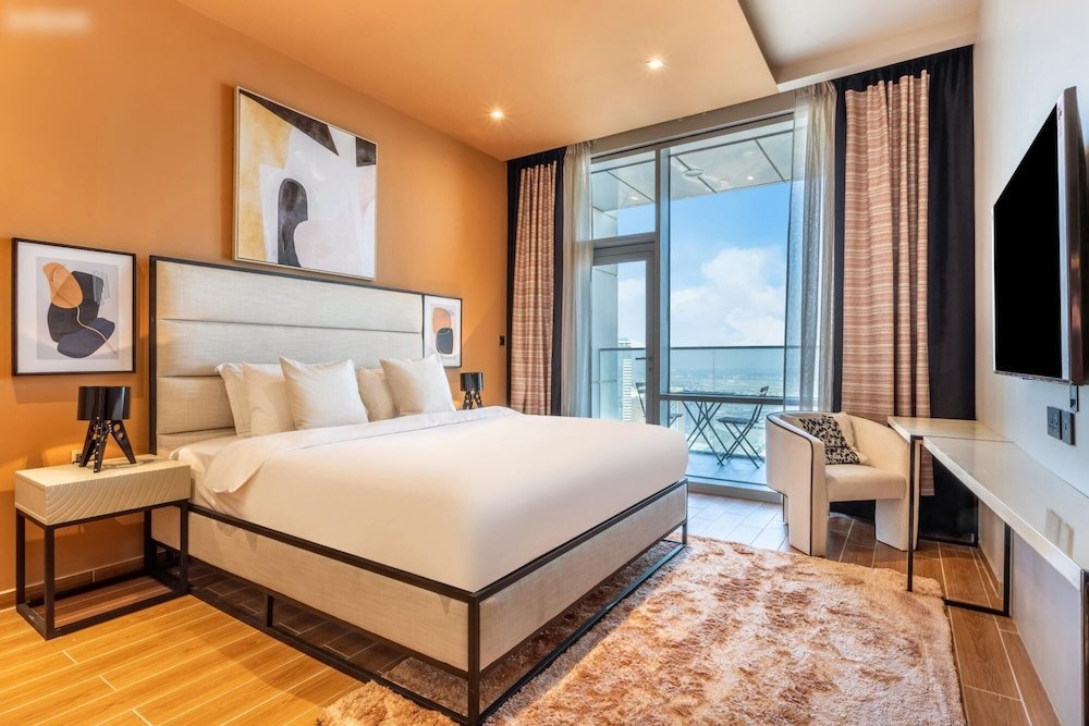 Дубай: Luxury 2B Apt Al Habtoor Amna Tower