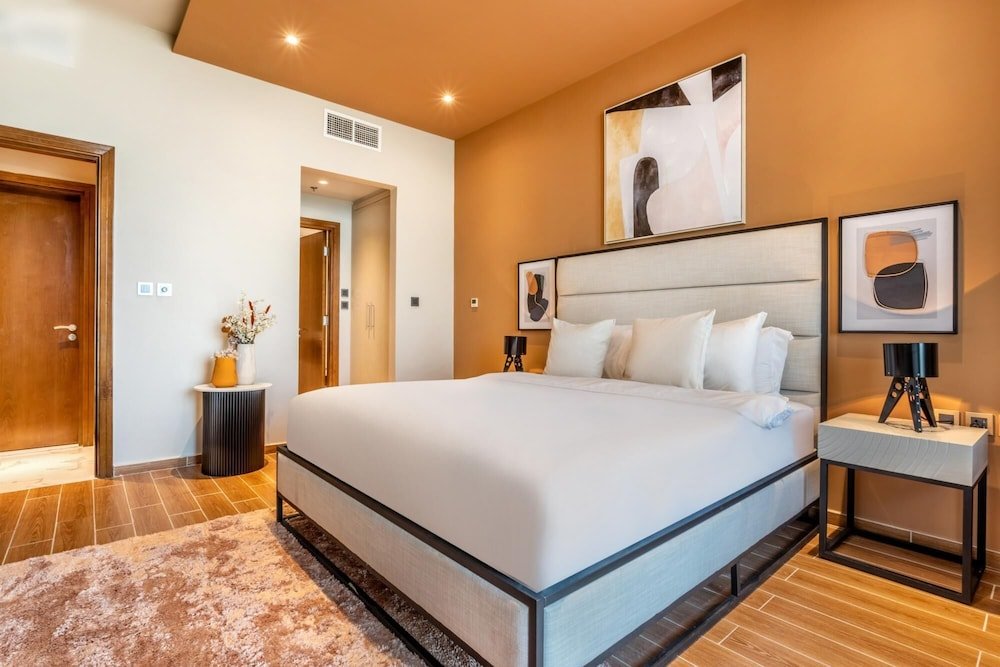 Дубай: Luxury 2B Apt Al Habtoor Amna Tower