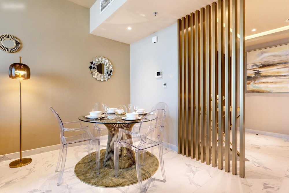 Дубай: Luxury 2B Apt Al Habtoor Amna Tower
