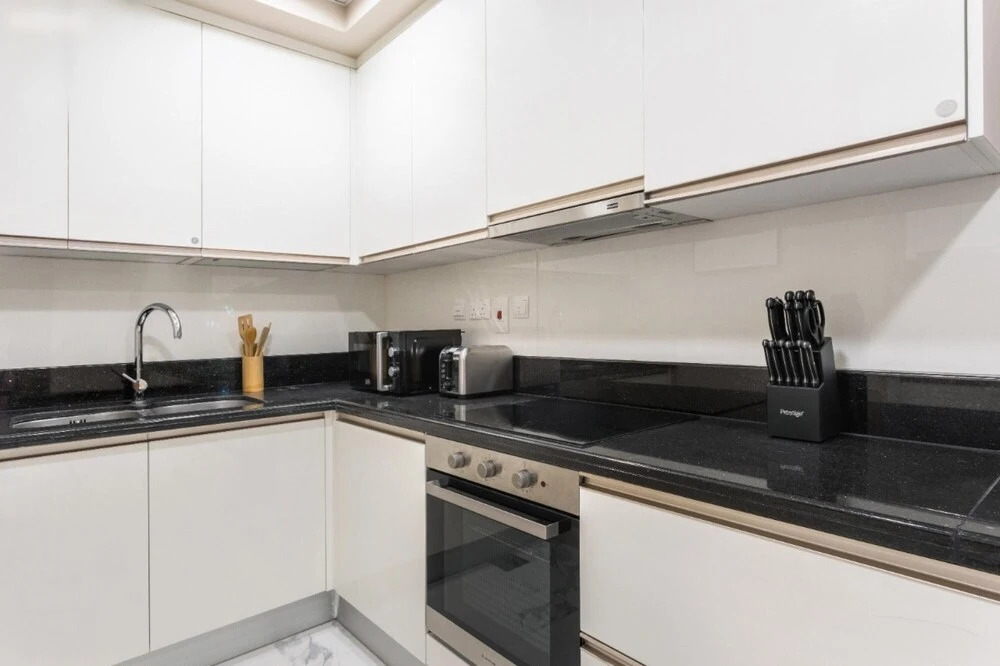 Дубай: Luxury 2B Apt Al Habtoor Amna Tower