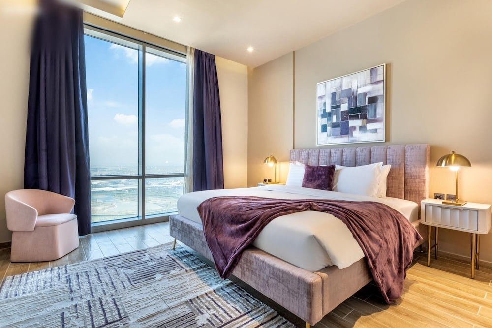 Дубай: Luxury 2B Apt Al Habtoor Amna Tower