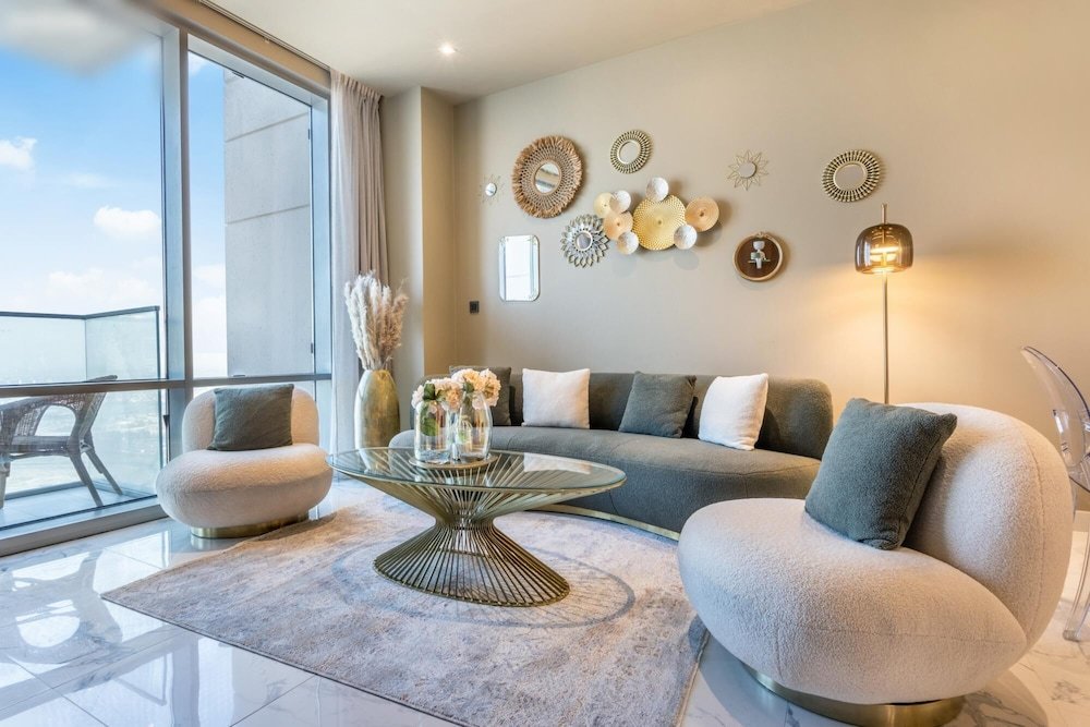 Дубай: Luxury 2B Apt Al Habtoor Amna Tower