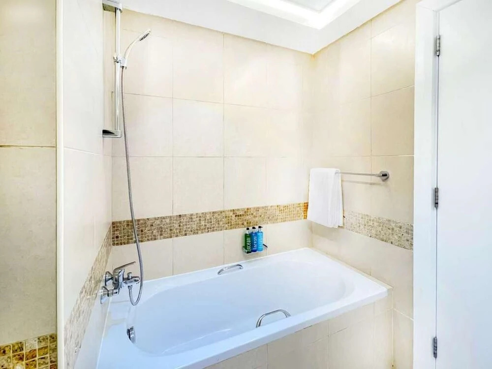 Дубай: Cozy 2BR With Balcony The Greens