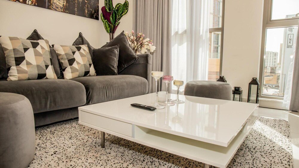 Дубай: Spacious One-bedroom Apartment at Al-jaddaf