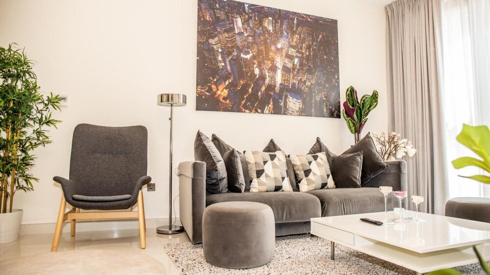 Дубай: Spacious One-bedroom Apartment at Al-jaddaf