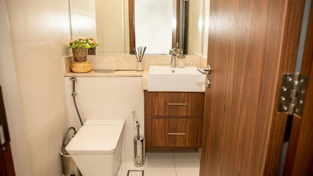 Дубай: Spacious One-bedroom Apartment at Al-jaddaf