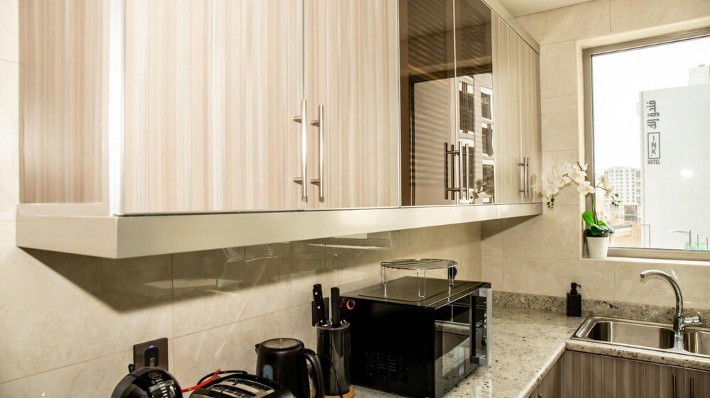 Дубай: Spacious One-bedroom Apartment at Al-jaddaf