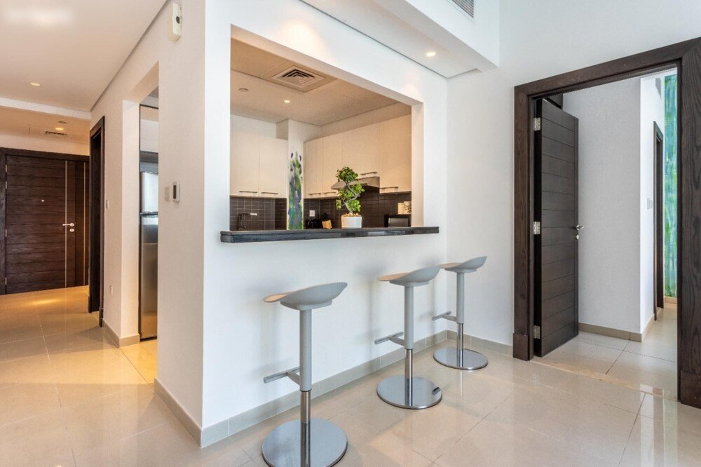 Дубай: Classic 1B in the Heart of the Marina