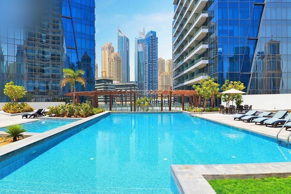 Дубай: Classic 1B in the Heart of the Marina