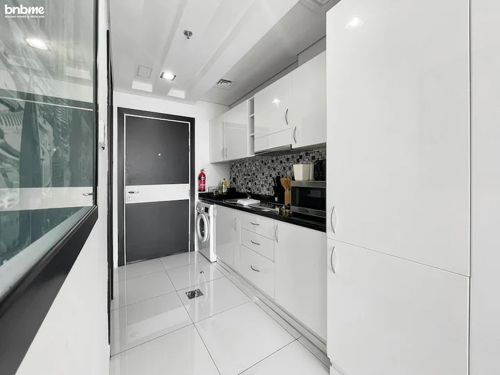 Дубай: Elegant Studio Golf Course View Bnbmehomes