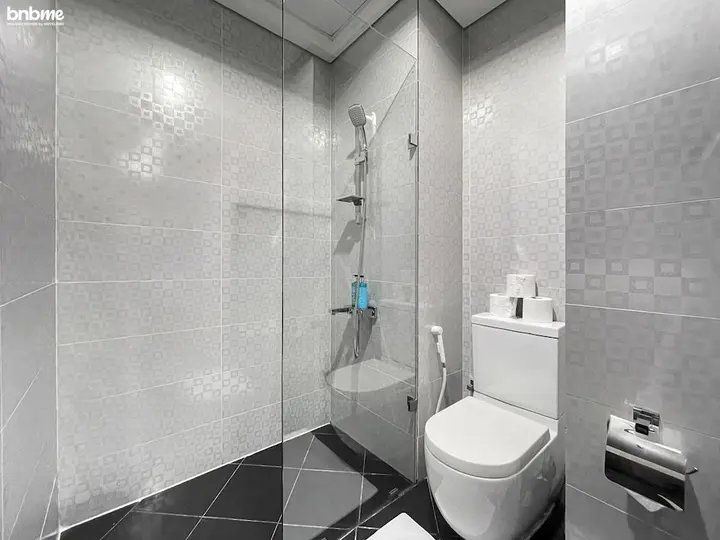 Дубай: Elegant Studio Golf Course View Bnbmehomes