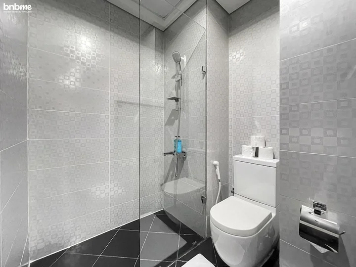 Дубай: Elegant Studio Golf Course View Bnbmehomes