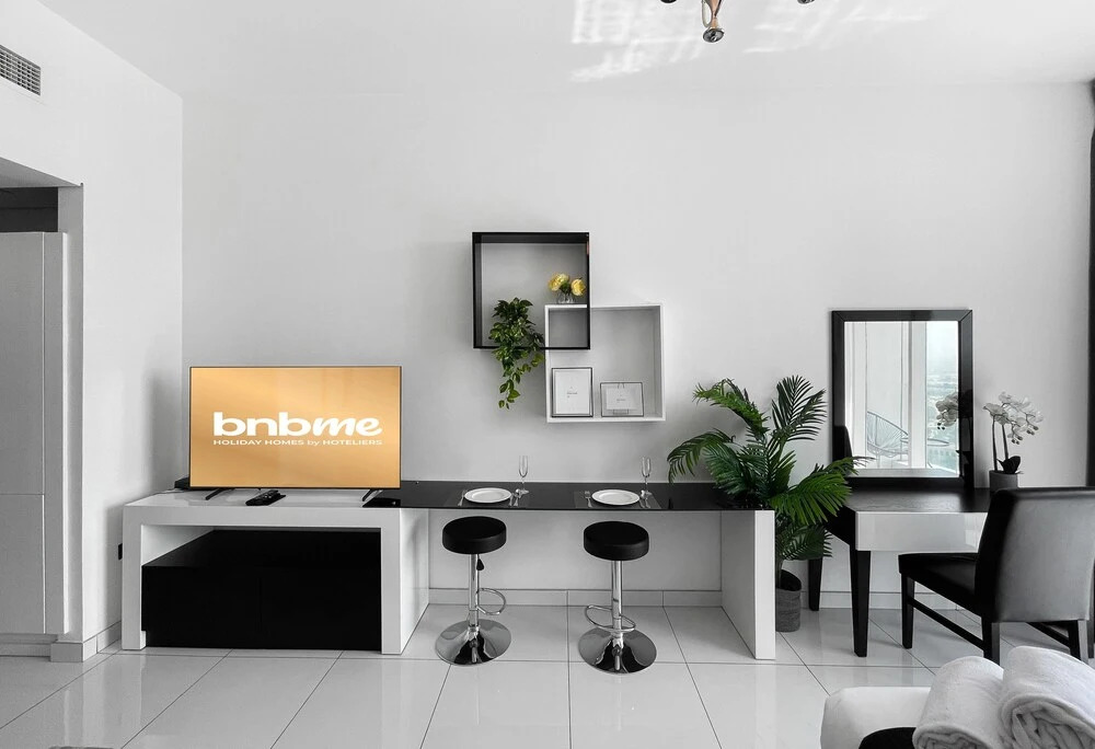 Дубай: Elegant Studio Golf Course View Bnbmehomes