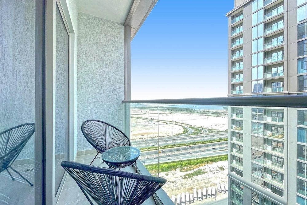 Дубай: Luxury Lifestyle 1BR at Sobha Creek