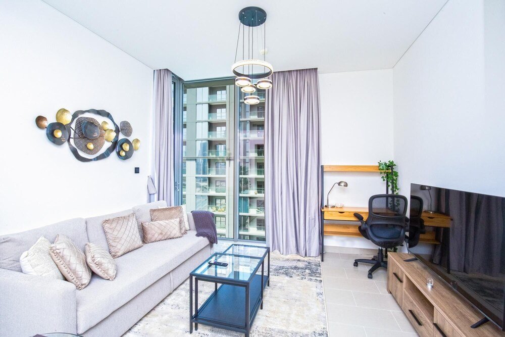 Дубай: Luxury Lifestyle 1BR at Sobha Creek