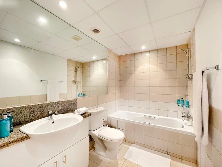 Дубай: Spectacular 1BR Community View