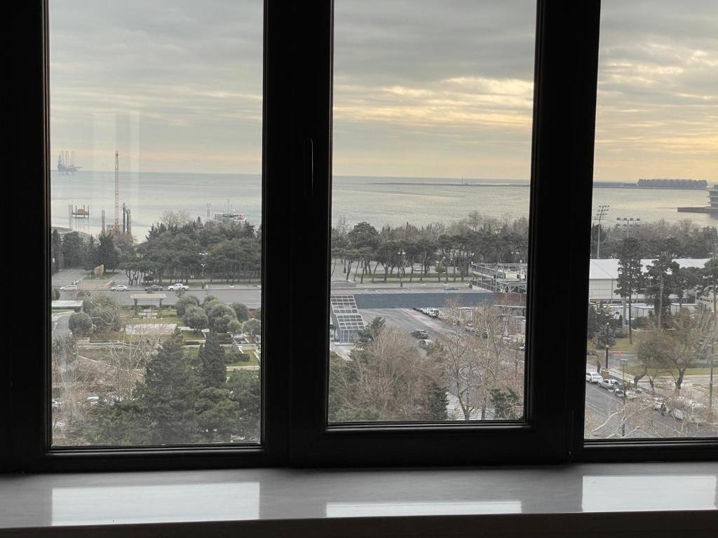 Баку: Sea view apart becide Hilton
