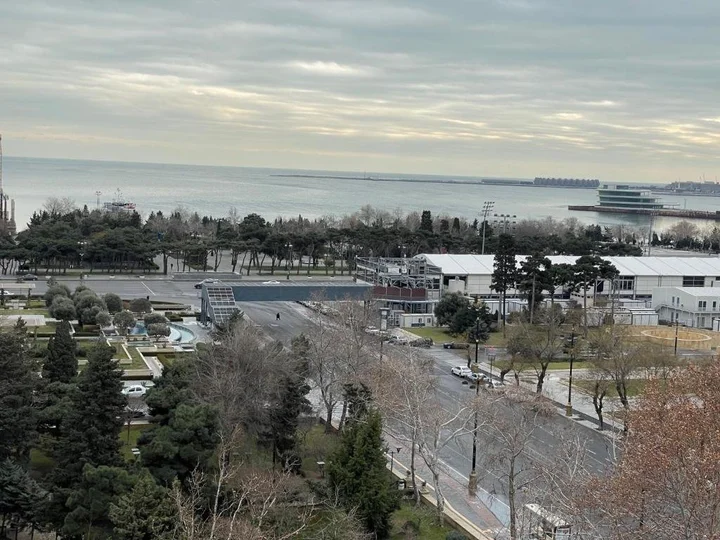 Баку: Sea view apart becide Hilton