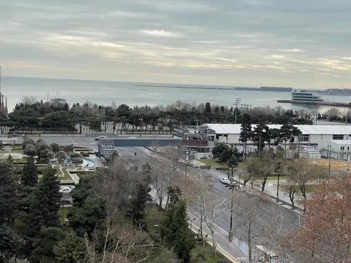 Баку: Sea view apart becide Hilton