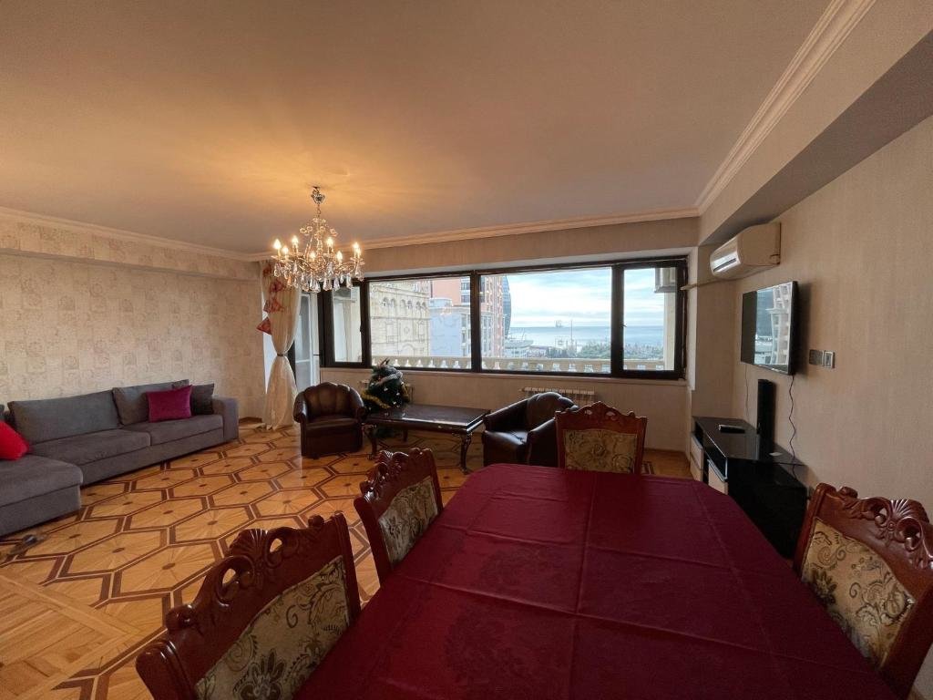 Баку: Sea view apart becide Hilton