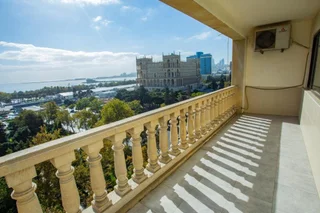 Баку: Sea view apart becide Hilton