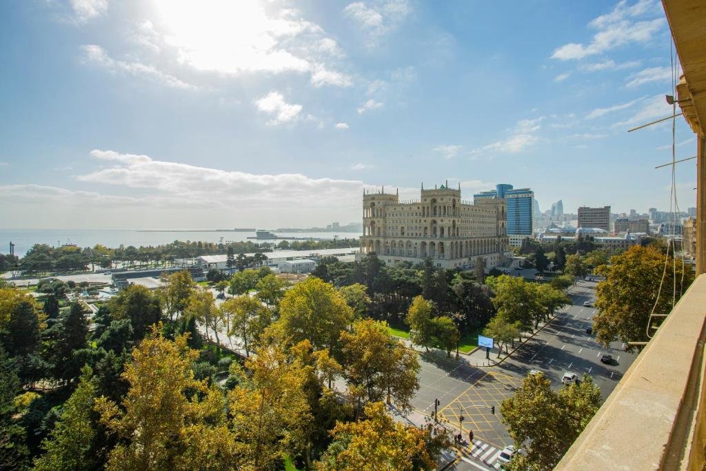 Баку: Sea view apart becide Hilton