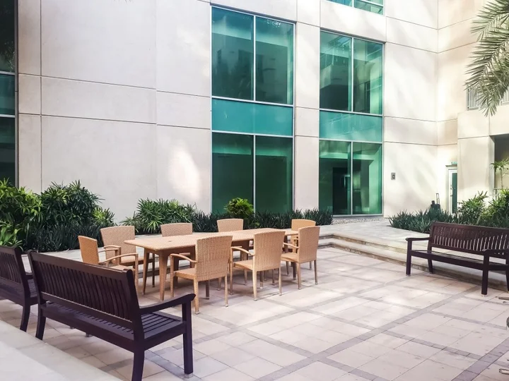 Дубай: Superb apartment walking distance to Burj Khalifa