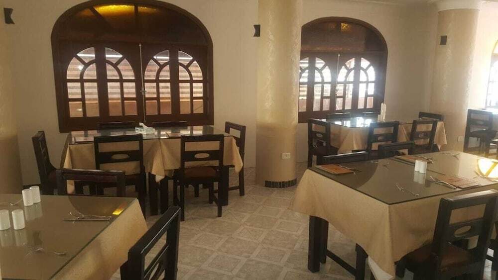 Рас-Эль-Бар: Emirates Hotel