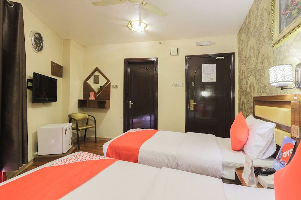 Дубай: Downtown hotel By Gemstones
