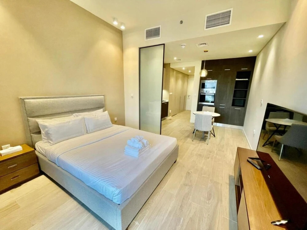 Дубай: Stunning Park view studio with balcony
