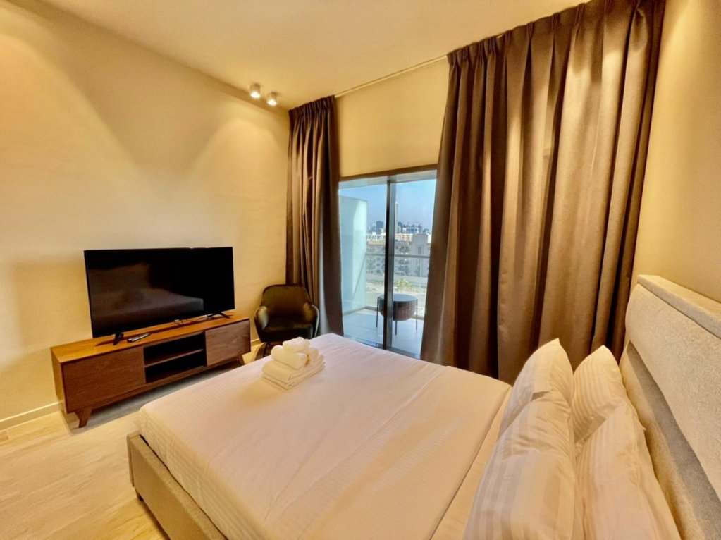 Дубай: Stunning Park view studio with balcony