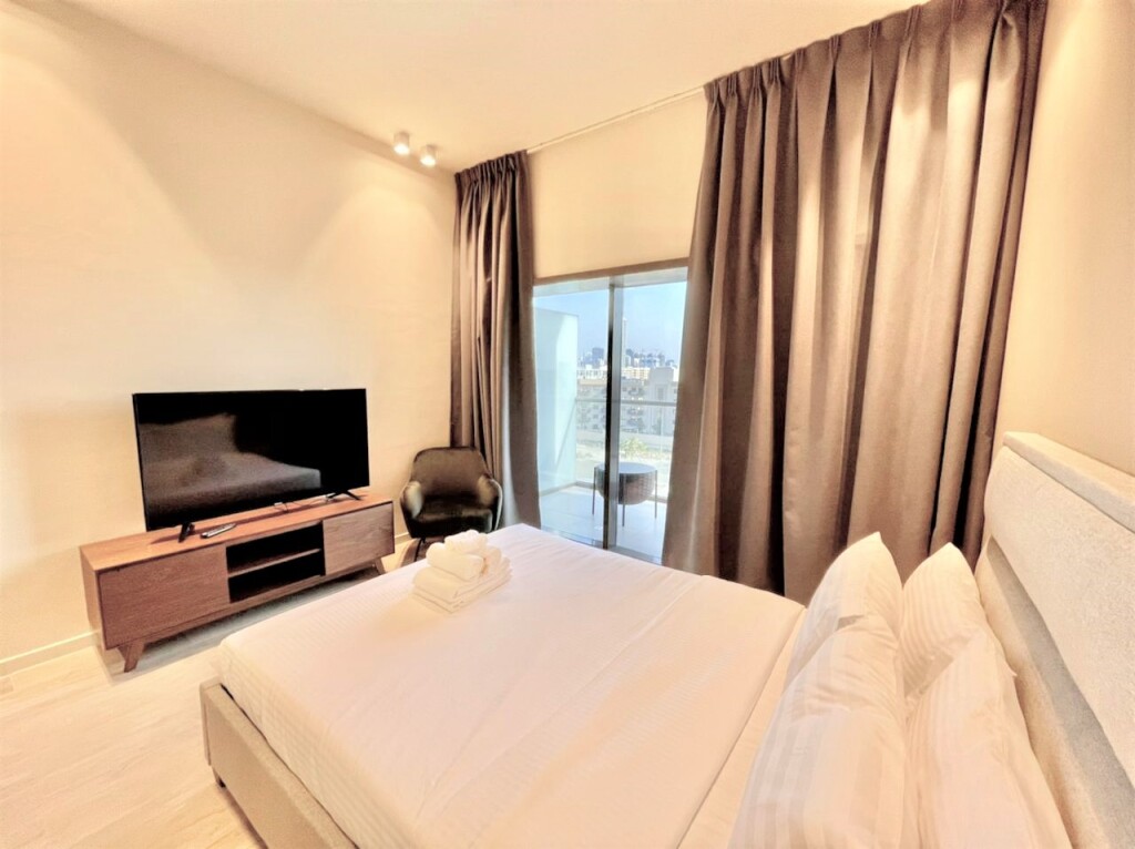 Дубай: Brand new Studio With Balcony at Park View