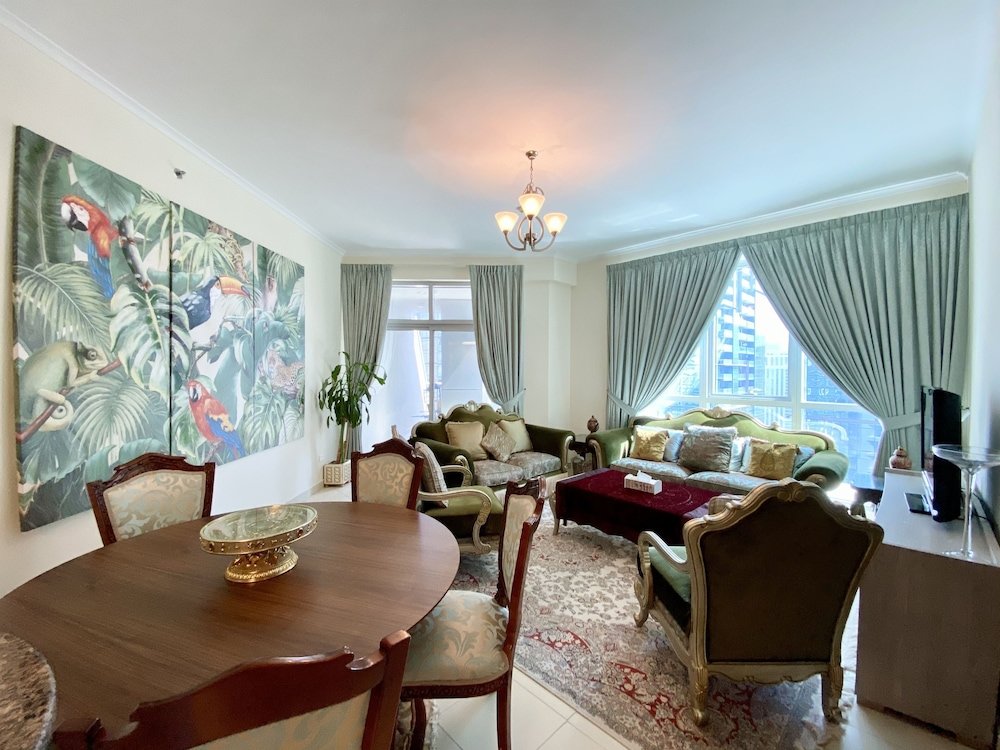 Дубай: Luxury 2BR Apartment with partial Marina views