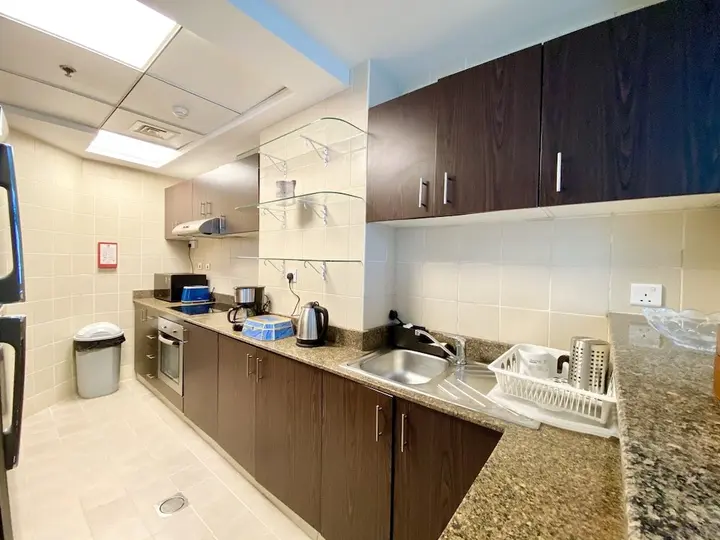 Дубай: Luxury 2BR Apartment with partial Marina views
