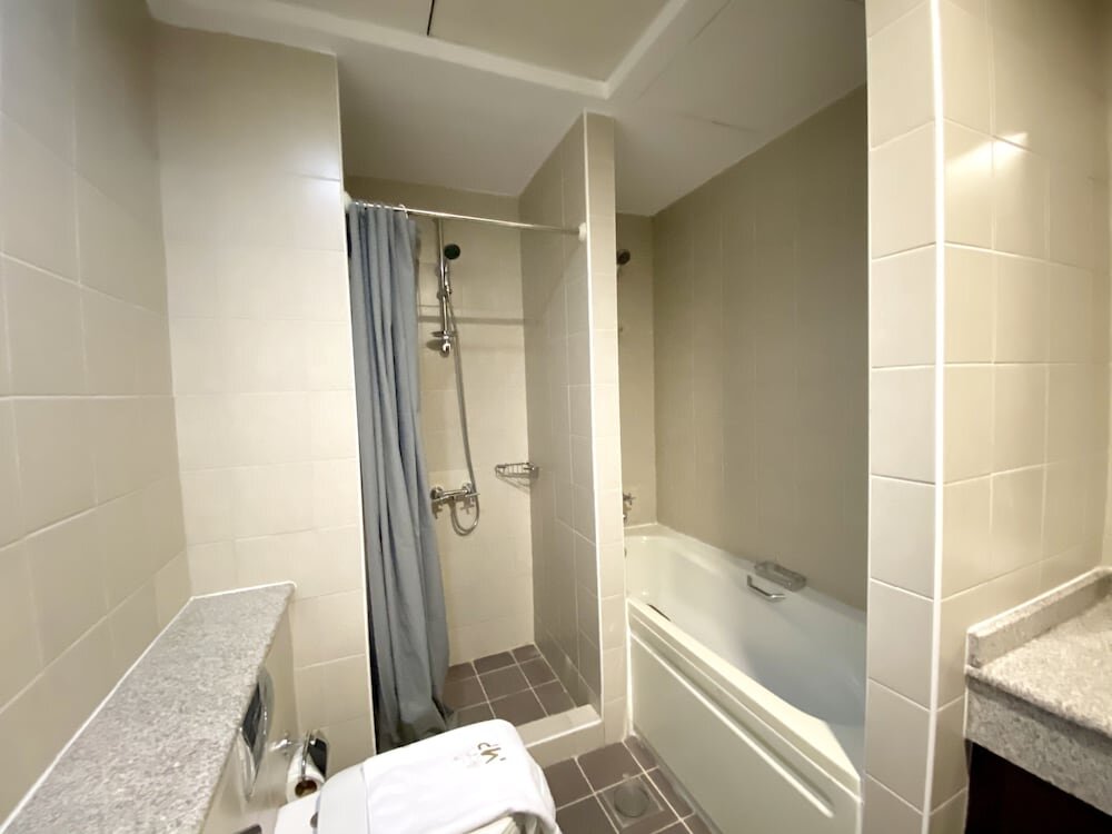 Дубай: Luxury 2BR Apartment with partial Marina views