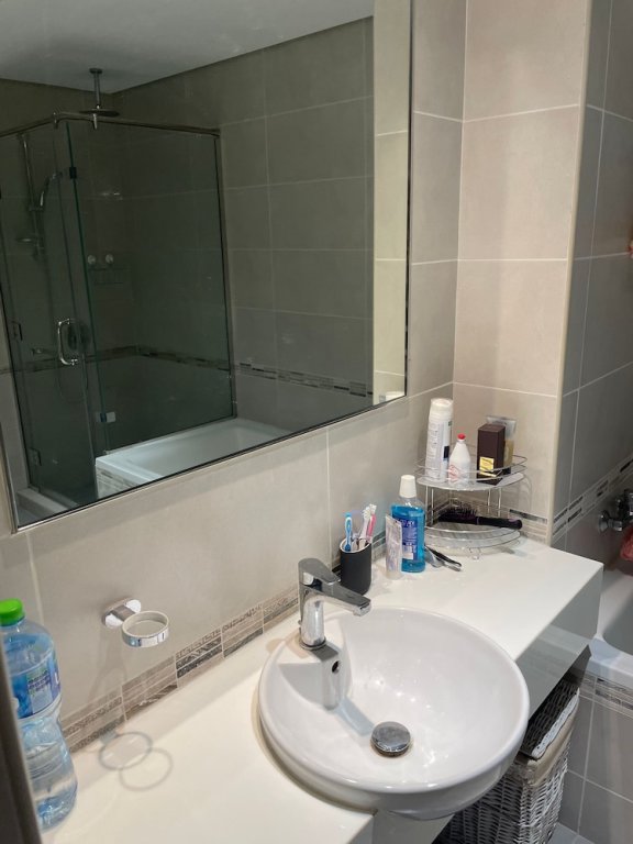 Дубай: Luxurious and Spacious One-bedroom Apartment in the Heart of Dubai
