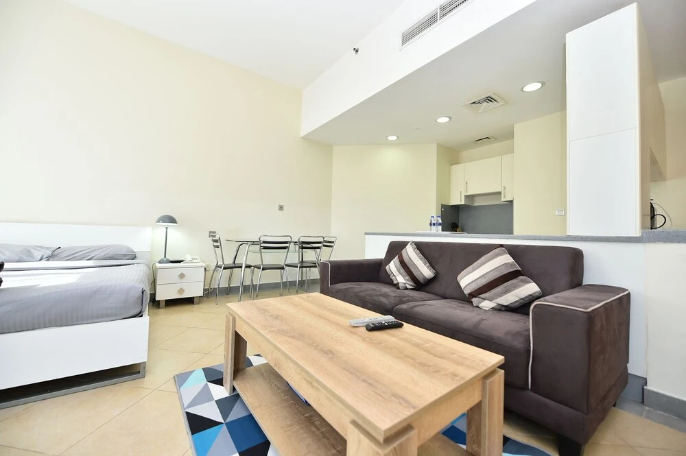 Дубай: Alia -Bright furnished studio near metro